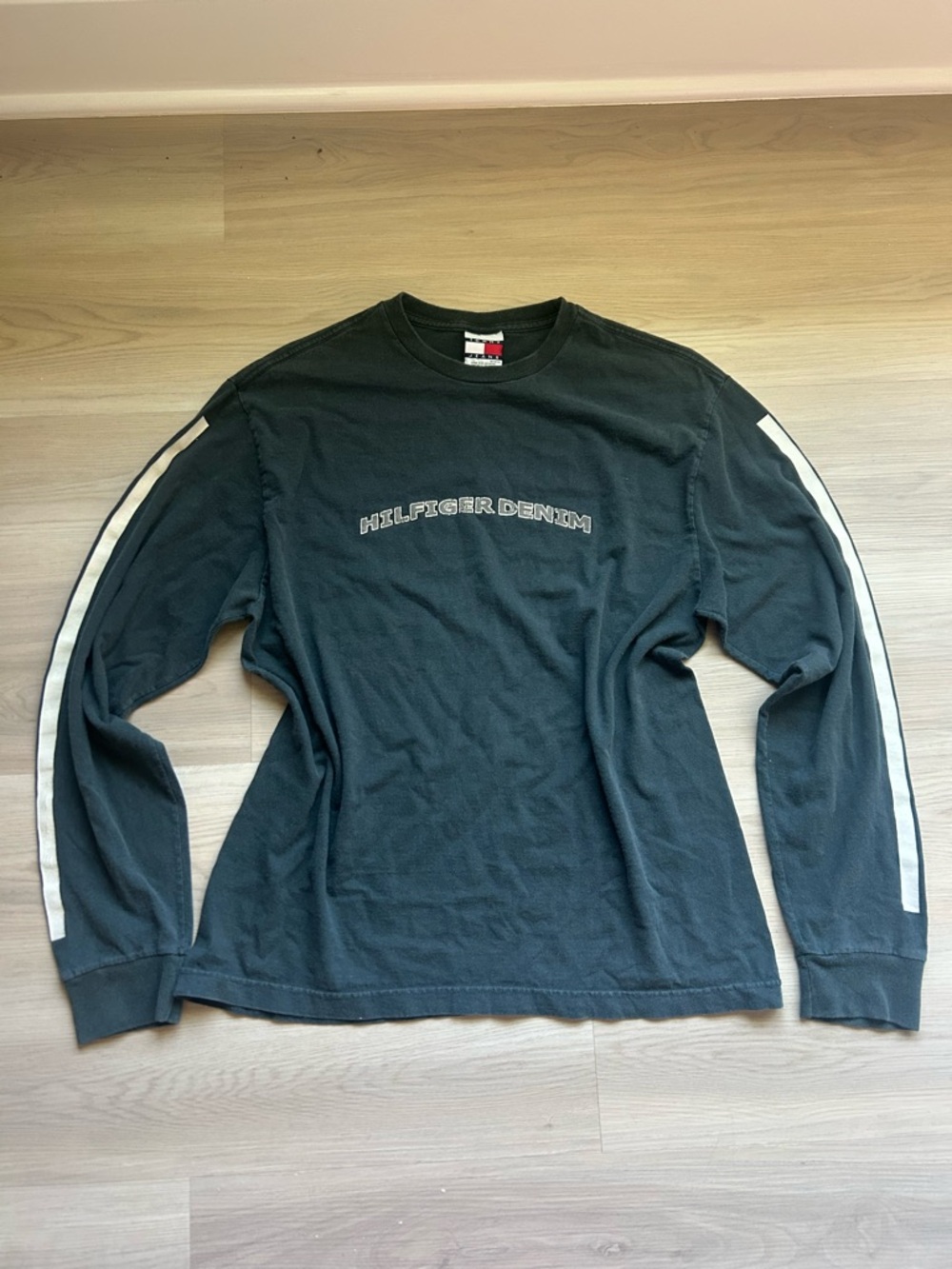 Vintage 90s/Y2K Tommy Hilfiger Denim Long Sleeve Tee